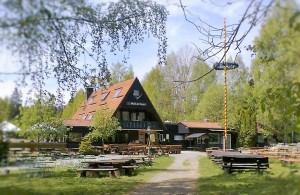 Traditionelles Gasthaus mit Biergarten im Grünen